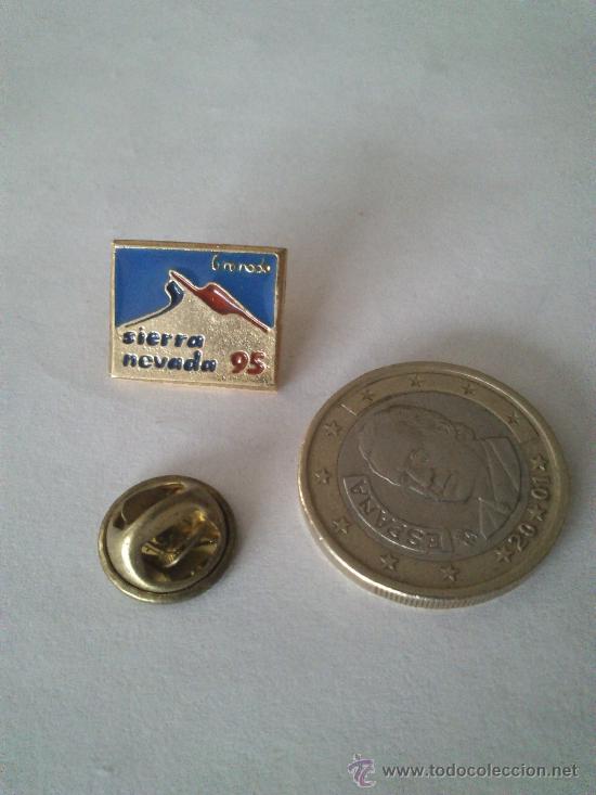 Pins de colecci&oacute;n: Pin con el logo del Mundial de Esqui 1995, Granada.