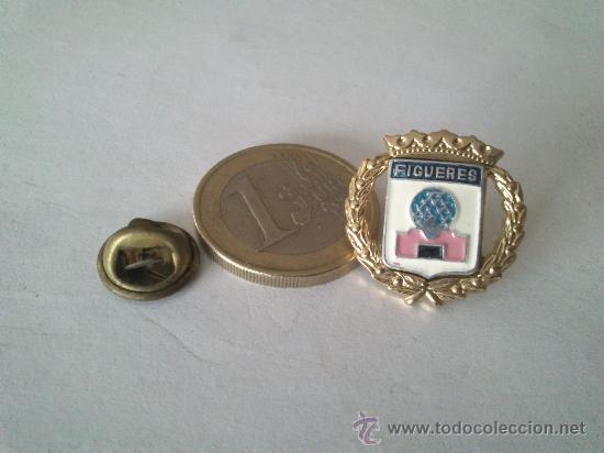 Pins de colecci&oacute;n: Pin Her&aacute;ldico Con El Escudo Del Museo Salvador Dal&iacute; En Figueras (Gerona/Espa&ntilde;a). A&ntilde;os 90.