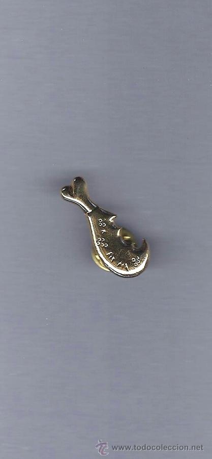 Pins de colecci&oacute;n: Pin de muslo de pollo mordido.