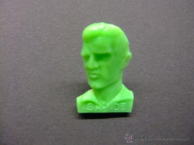 Pin's de collection: PIN PLASTICO PIPAS CHURRUCA SANDE JUGADOR DEL GRANADA A&Ntilde;O 1966
