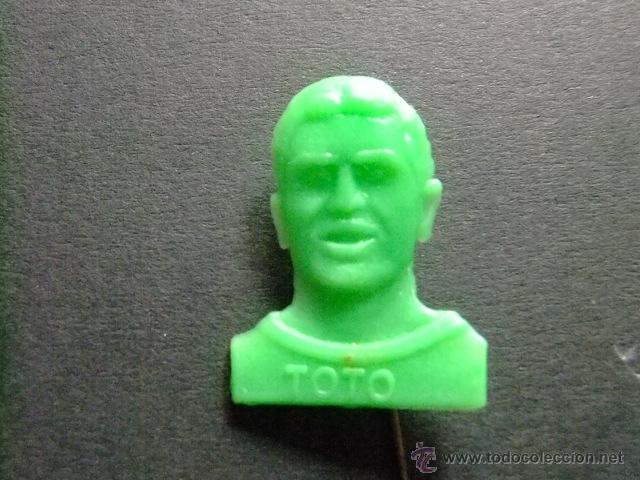 Pin's de collection: PIN PLASTICO PIPAS CHURRUCA TOTO (Valent&iacute;n Garc&iacute;a Pascual ) JUGADOR DEL VALENCIA era como comodin