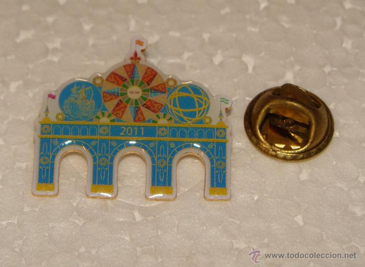 Pins de colecci&oacute;n: PIN DE TURISMO. PORTADA DE LA FERIA DE ABRIL DE SEVILLA A&Ntilde;O 2011