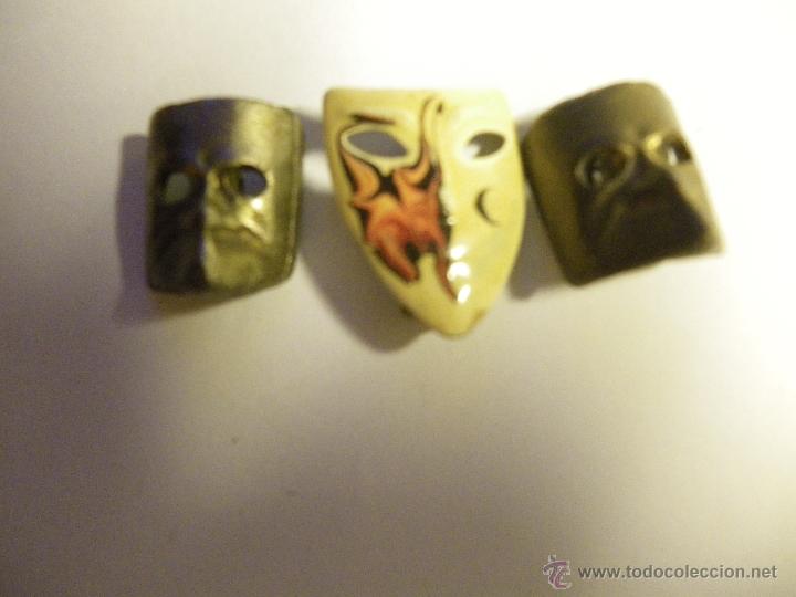 Pins de colecci&oacute;n: 3 pins m&aacute;scaras, con impeedible (1 repetido)