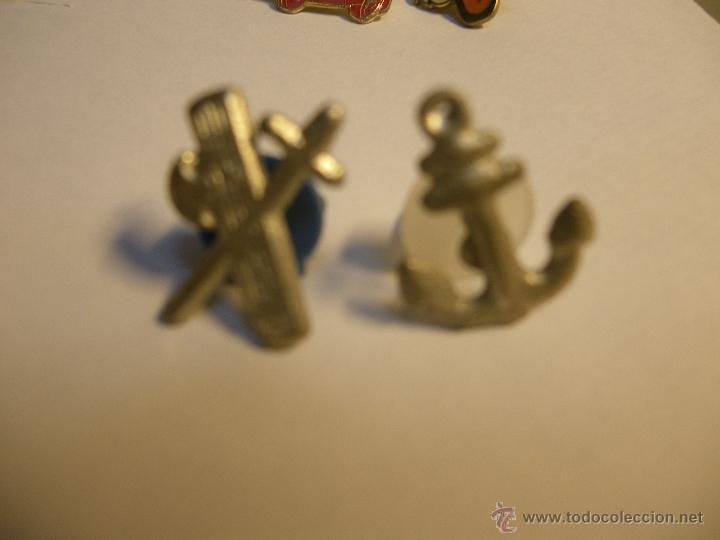 Pins de colecci&oacute;n: 2 pins: escudo Guardia Civil y La Marina