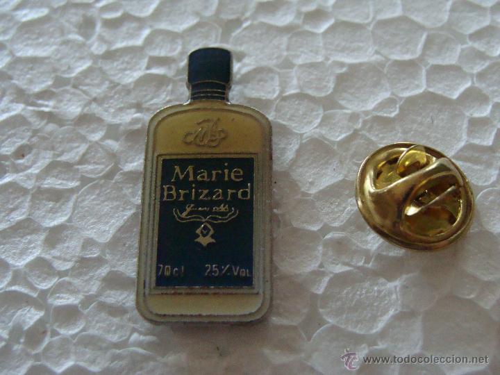 Pins de colecci&oacute;n: PIN DE BEBIDAS. BOTELLA MARIE BRIZARD - Foto 1
