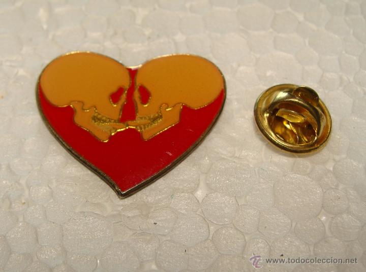 Pins de colecci&oacute;n: PIN. CALAVERA CALAVERAS Y CORAZ&Oacute;N - Foto 1