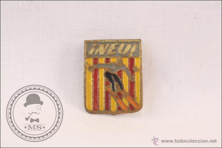 Pins de colecci&oacute;n: Antigua Insignia de Aguja - &iexcl;Neu! Esquiador / Esqu&iacute; sobre Bandera Catalu&ntilde;a - 18 x 14 Mm