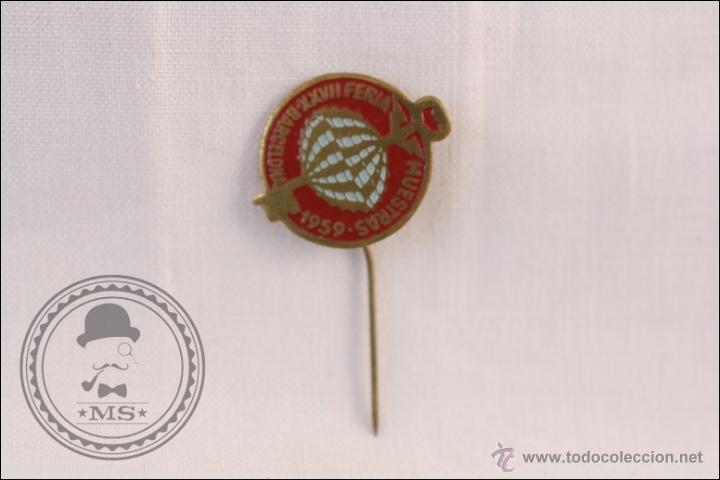 Pins de cole&ccedil;&atilde;o: Antigua Insignia de Aguja - XXVII Feria de Muertras de Barcelona. 1959 - Medidas 21 x 17 Mm
