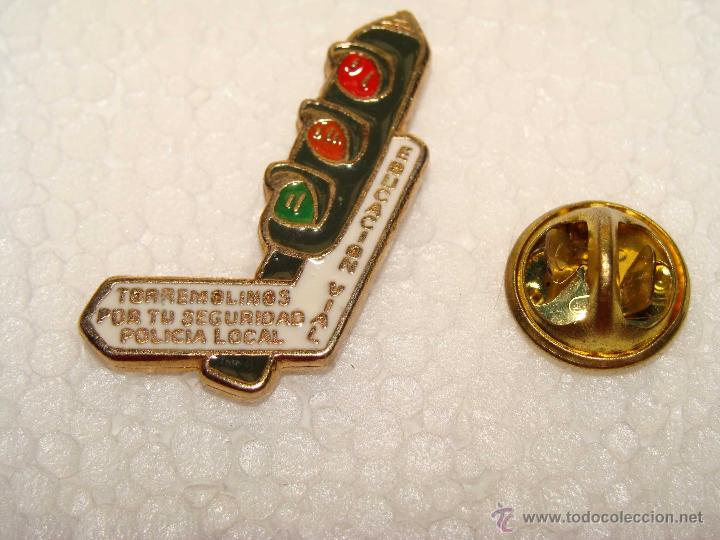 Pins de colecci&oacute;n: PIN INSIGNIA POLICIAL. SEM&Aacute;FORO. SEGURIDAD VIAL. TORREMOLINOS, M&Aacute;LAGA