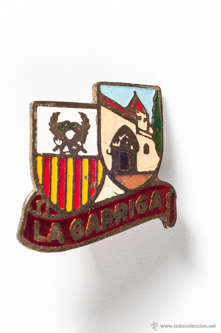 Pins de cole&ccedil;&atilde;o: INSIGNIA PIN DE METAL DE LA GARRIGA COMPRA MINIMA PARA ENVIAR CINCO EUROS