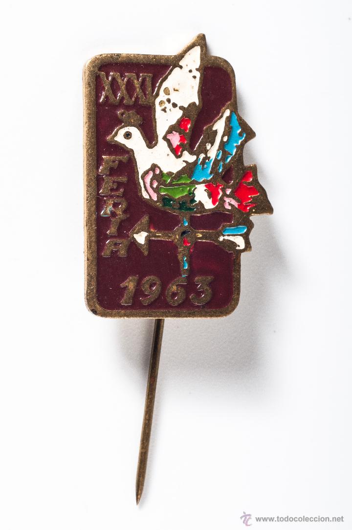 Pin's de collection: PIN O INSIGNIA DE METAL DE 31 FERIA DE BARCELONA A&Ntilde;O 1963COMPRA MINIMA PARA ENVIAR CINCO EUROS