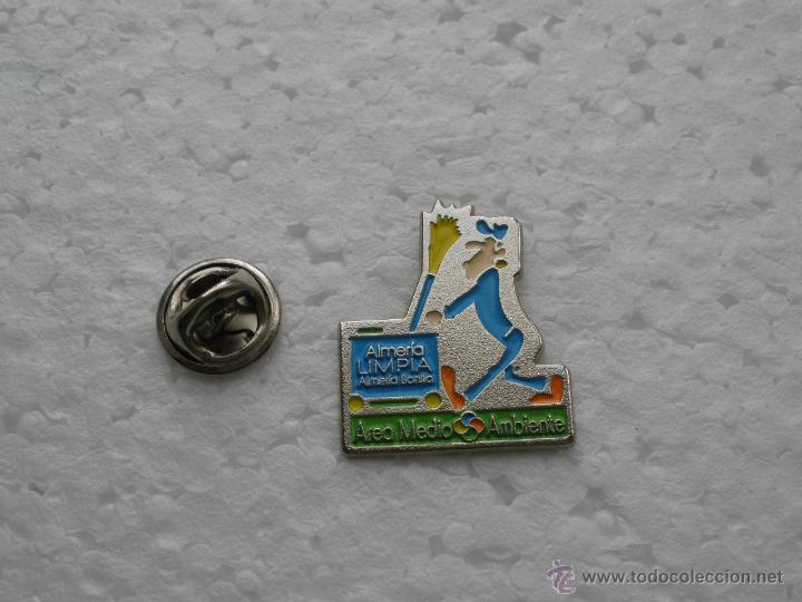 Pins de cole&ccedil;&atilde;o: PIN ALMERIA LIMPIA. AREA MEDIO AMBIENTE