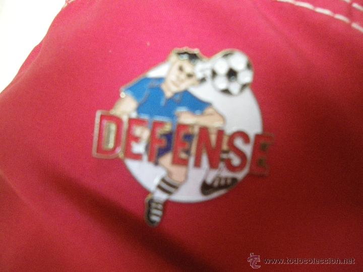 Collection pins: PIN SOBRE F&Uacute;TBOL DEFENSE (FRANC&Eacute;S?)
