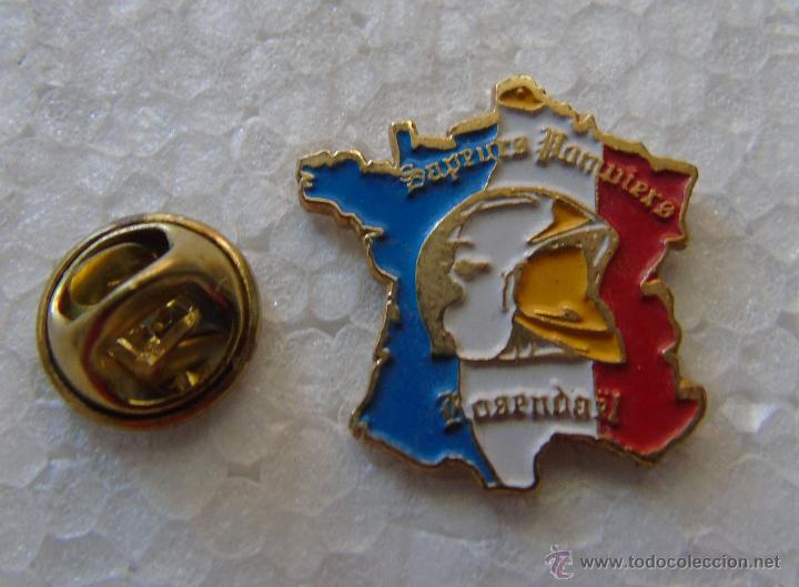 Pins de colecci&oacute;n: PIN DE BOMBEROS DE FRANCIA. MAPA Y CASCO DE BOMBERO - Foto 1