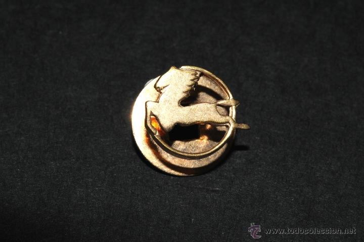 Pins de colecci&oacute;n: PIN O INSIGNIA DORADO DE OJAL PEGASO