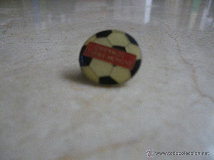 Pin's de collection: Pin Enfance Tiers-Monde (infancia Tercer Mundo)