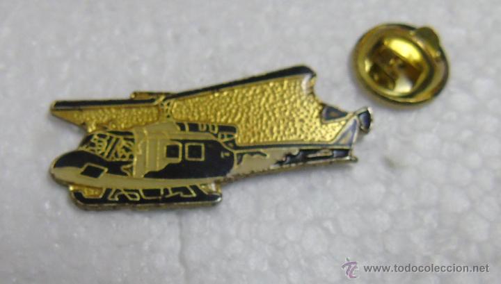 Pin's de collection: PIN DE AVIONES HELIC&Oacute;PTEROS. HELIC&Oacute;PTERO MILITAR ESTILO VIETNAM