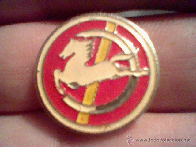 Pins de colecci&oacute;n: pin INSIGNIA ALFILER ANTIGUA PEGASO MUUUY RARO FONDO ROJO BARRA AMARILLA