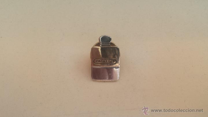 Pins de colecci&oacute;n: PIN DE PERFUMES CACHAREL - Foto 1