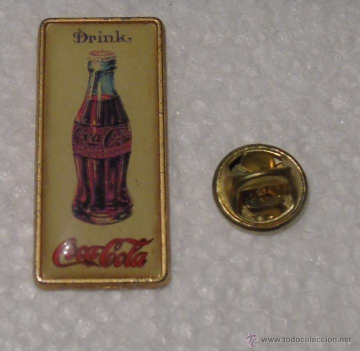 Pins de colecci&oacute;n: PIN DE BEBIDAS. BOTELLA DE COCA COLA COKE - Foto 1