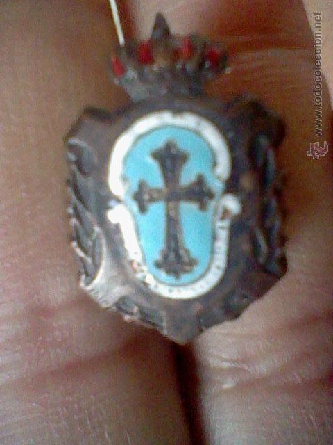 Collection pins: insignia ojal cruz Santiago o Asturias esmalte muy antiguo