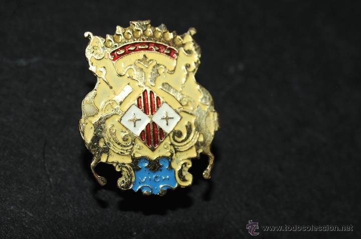 Collection pins: PIN O INSIGNIA DE AGUJA IMPERDIBLE ESCUDO VICH COMPRA MINIMA PARA ENVIAR 5 EUROS