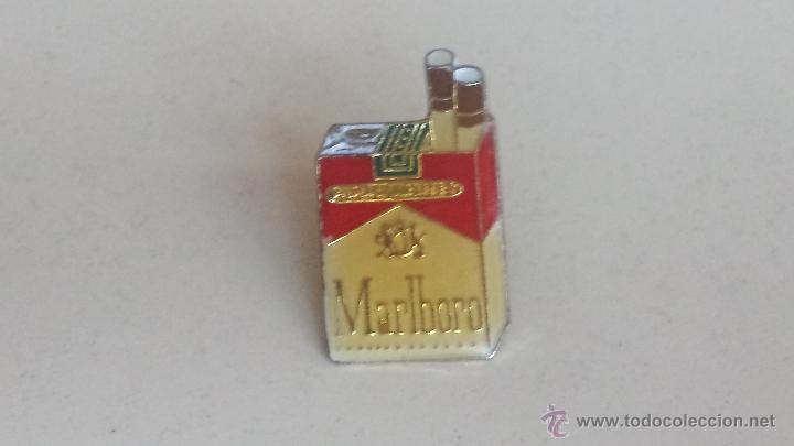 Pins de colecci&oacute;n: PIN DE CAJETILLA TABACO MARLBORO - Foto 1