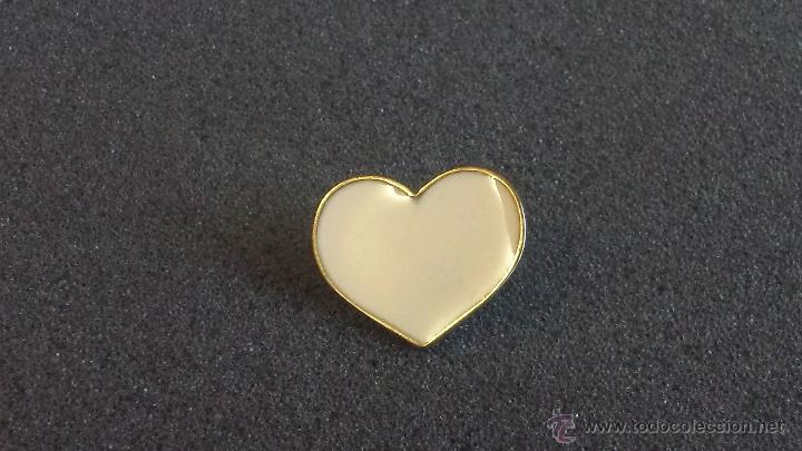 Pins de colecci&oacute;n: PIN DE UN CORAZON BLANCO - Foto 1