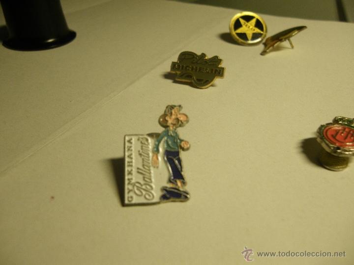 Pins de colecci&oacute;n: Pin Pilot Michelin (parte superior de la foto)