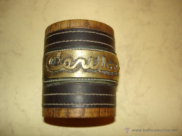 Collection pins: CERILLERO - MADERA, CUERO Y LATON - 7 CM. DE ALTURA Y 6 CM. DE DIMETRO EXTERIOR