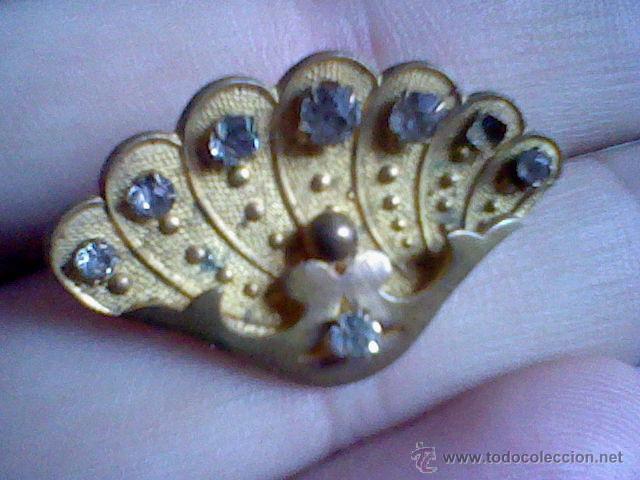 Pin's de collection: BROCHE TIPO ALMEJA CURIOSO  3 CMS