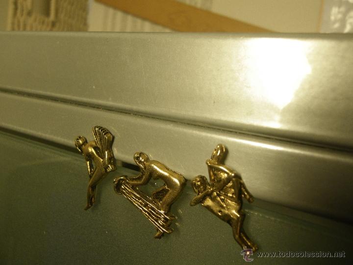 Pins de colecci&oacute;n: 3 PINS HOROSCOPOS?