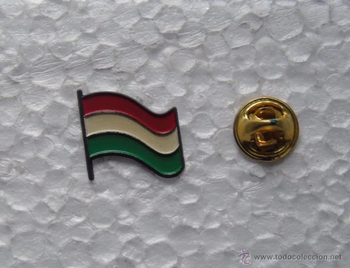 Sammlung von Pins: PIN DE TURISMO, BANDERAS, HER&Aacute;LDICA. BANDERA DE HUNGR&Iacute;A