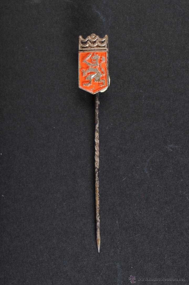 Pins de colecci&oacute;n: PIN INSIGNIA DE ALFILER ESCUDO CON LEON