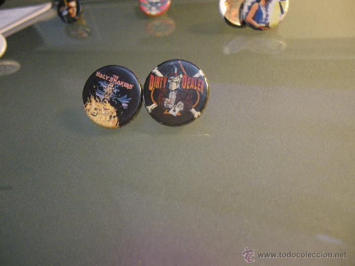 Pins de colecci&oacute;n: 2 pins chapa de: Dirty Dealer y The Holy Smokers