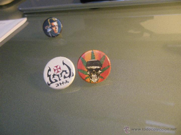 Pins de colecci&oacute;n: 2 pins chapa banda Rock? - Foto 1