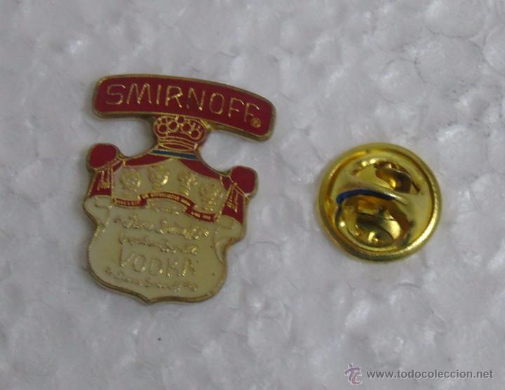 Pins de colecci&oacute;n: PIN DE BEBIDAS. VODKA SMIRNOFF - Foto 1