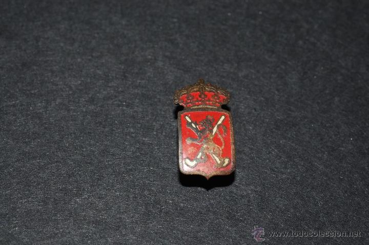 Pins e Spille di collezione: PIN INSIGNIA DE AGUJA IMPERDIBLE ESCUDO Y LEON COMPRA MINIMA PARA ENVIAR 5 EUROS