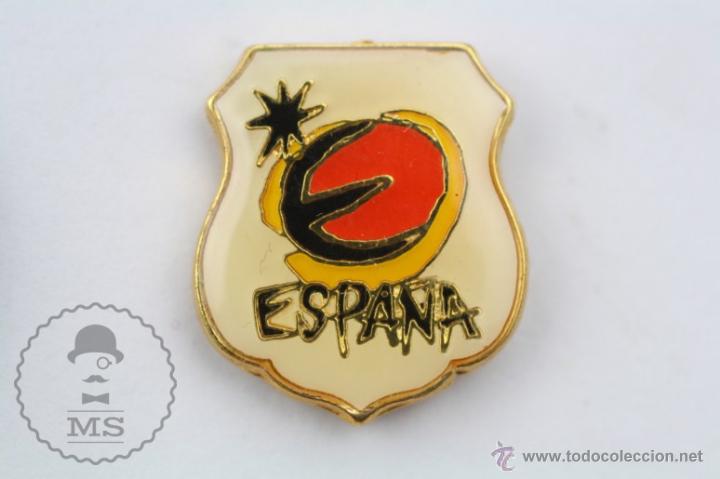 Pins de colecci&oacute;n: Pin con el Emblema de Espa&ntilde;a - Dise&ntilde;o de Joan Mir&oacute; - Medidas 20 x 17 Mm - #PLS