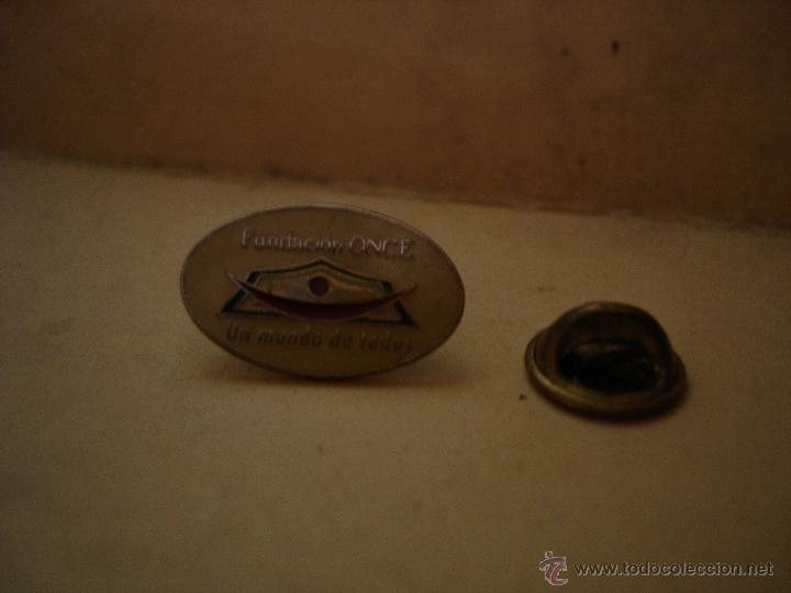 Collection pins: FUNDACION ONCE - UN MUNDO DE TODO - METAL Y ESMALTE
