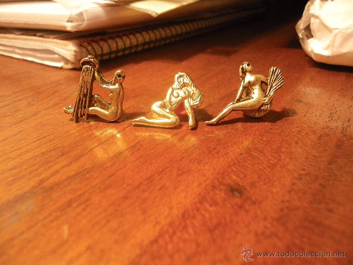 Pins de colecci&oacute;n: 3 pins mujeres desnudas