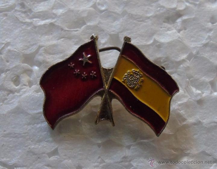 Pin's de collection: ANTIGUA INSIGNIA ALFILER DE SOLAPA. BANDERAS CHINA ESPA&Ntilde;A. BANDERA