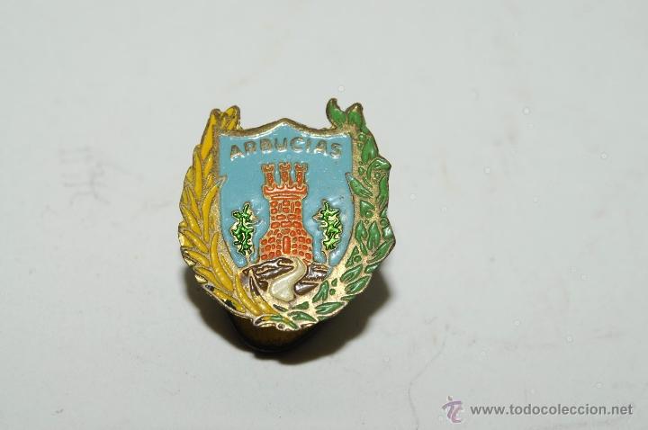 Sammlung von Pins: PIN INSIGNIA DE OJAL ARBUCIAS COMPRA MINIMA PARA ENVIAR 5 EUROS