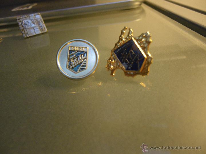 Pins de colecci&oacute;n: 2 pins SKAL: Mallorca e Ibiza (Asociaci&oacute;n de profesionales del Turismo)