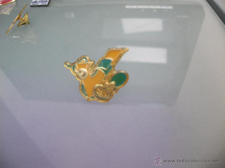 Pins de colecci&oacute;n: Pin V? - Foto 1