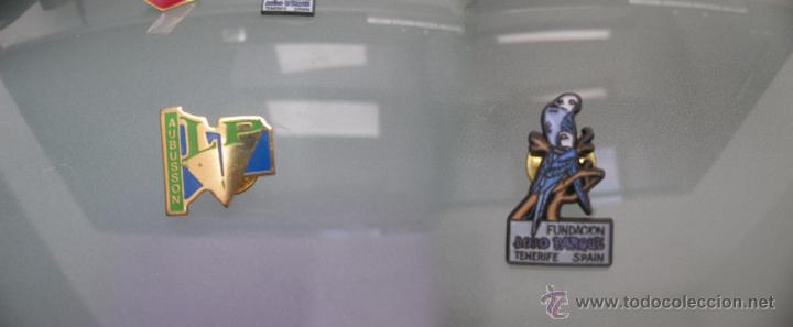 Pins de colecci&oacute;n: Pin Lyc&eacute;e professionnel de Aubusson (Francia) (a la izquierda de la foto)