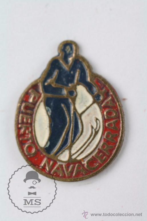 Pins de colecci&oacute;n: Pin / Antigua Insignia - Puerto Navacerrada - Esqu&iacute; - Medidas 17 x 14 Mm - #PLS