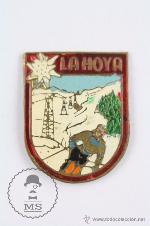 Pins de colecci&oacute;n: Pin / Antigua Insignia - La Hoya - Esqu&iacute; - Medidas 18 x 15 Mm - #PLS