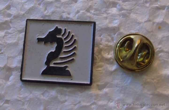 Pins de colecci&oacute;n: PIN DE PIEZA DE AJEDREZ, CABALLO - Foto 1