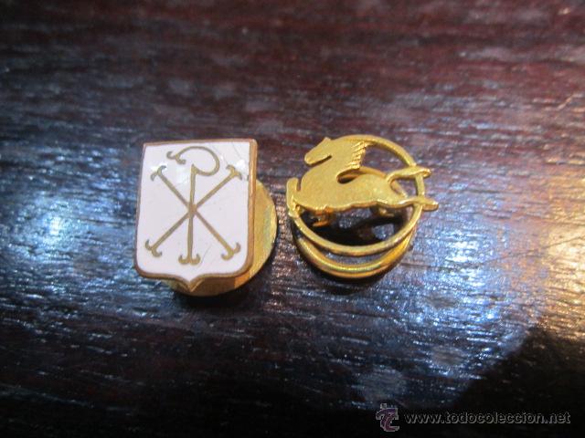 Pins de colecci&oacute;n: Antigua pareja de insignias de ojal - Pegaso y escudo -